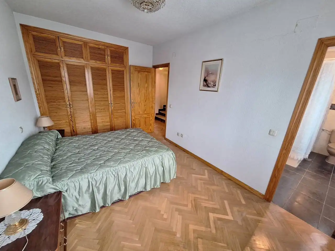 Dormitori de Casa adosada en venda en Fuenlabrada amb Calefacció i Jardí privat