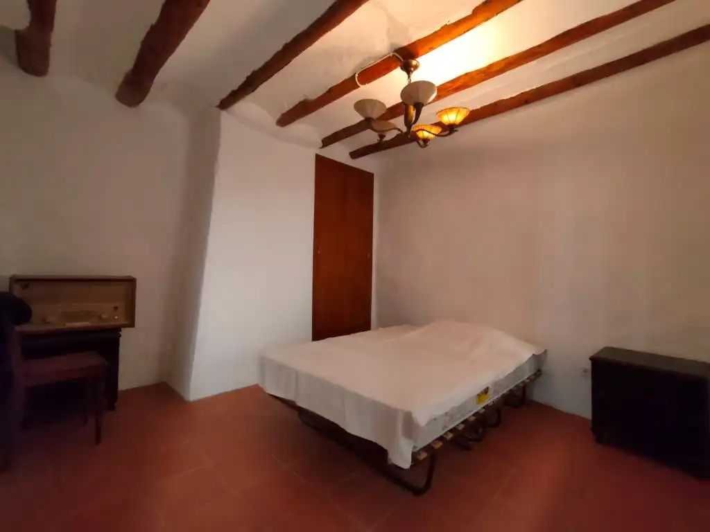 Schlafzimmer von Einfamilien-Reihenhaus zum Verkauf in Valderrobres mit Heizung, Terrasse und Abstellraum