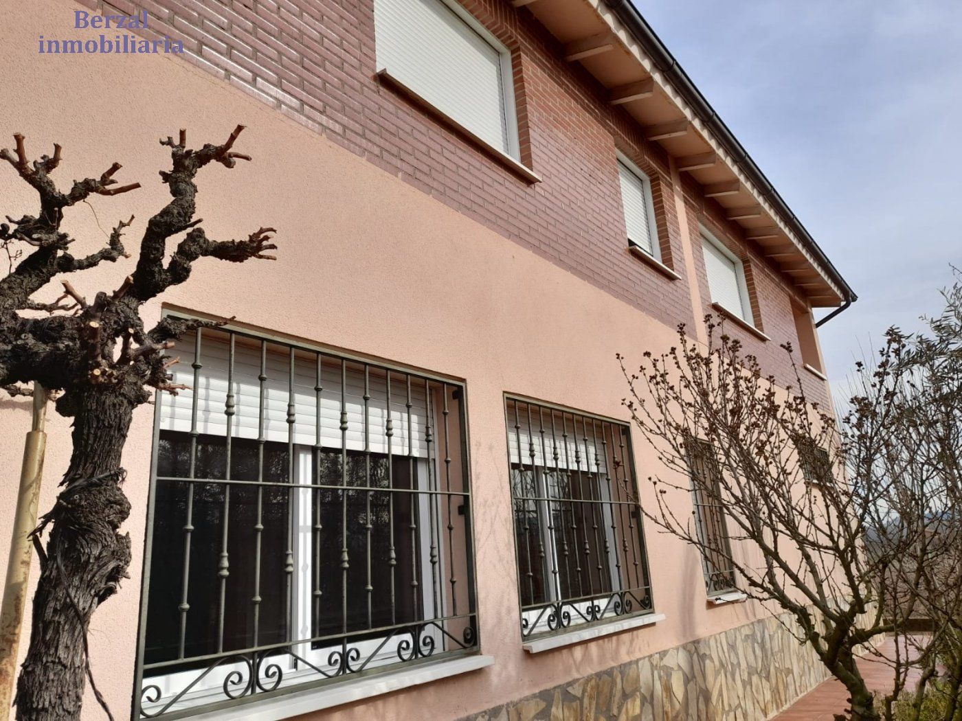 Vista exterior de Finca rústica en venda en Lardero amb Calefacció, Jardí privat i Terrassa