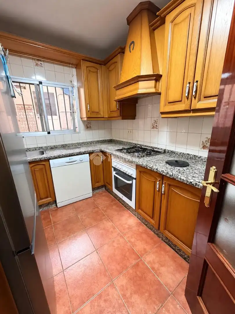 Kitchen of Flat for sale in Zona de la Vega