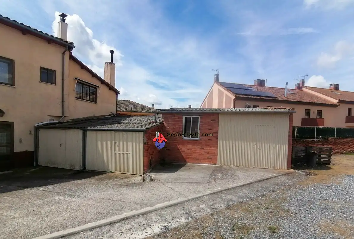 Außenansicht von Haus oder Chalet zum Verkauf in Roda de Eresma mit Klimaanlage, Heizung und Terrasse