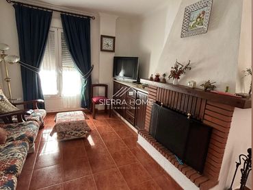 House with pool for sale in Avenida Diputacion