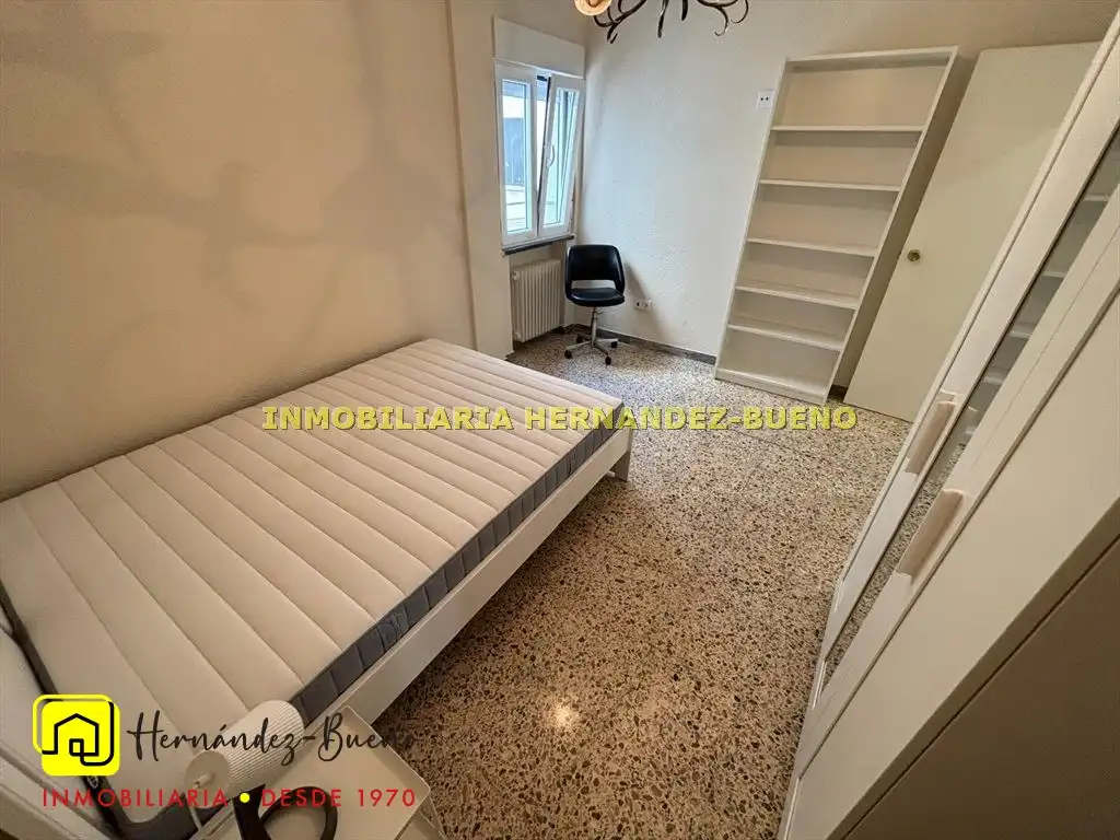Schlafzimmer von Wohnung zur Miete in Salamanca mit Heizung, Möbliert und Balkon