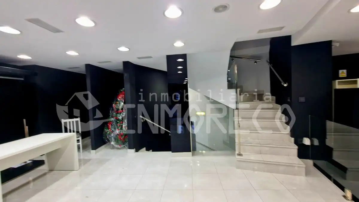 Local commercial à louer à Inmobiliaria - Barreda, imagen 2