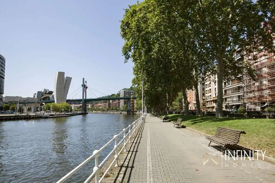 Vista exterior de Piso de alquiler en Bilbao  con Calefacción, Terraza y Horno