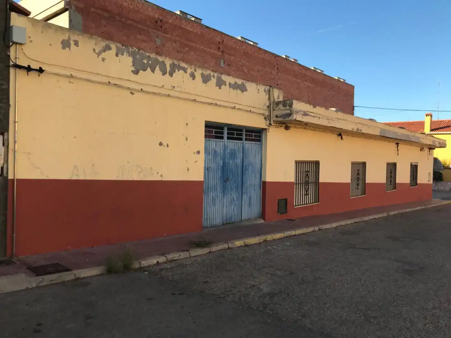 Exterior view of Commercial properties for rent in Llaurí  with Air Conditioner