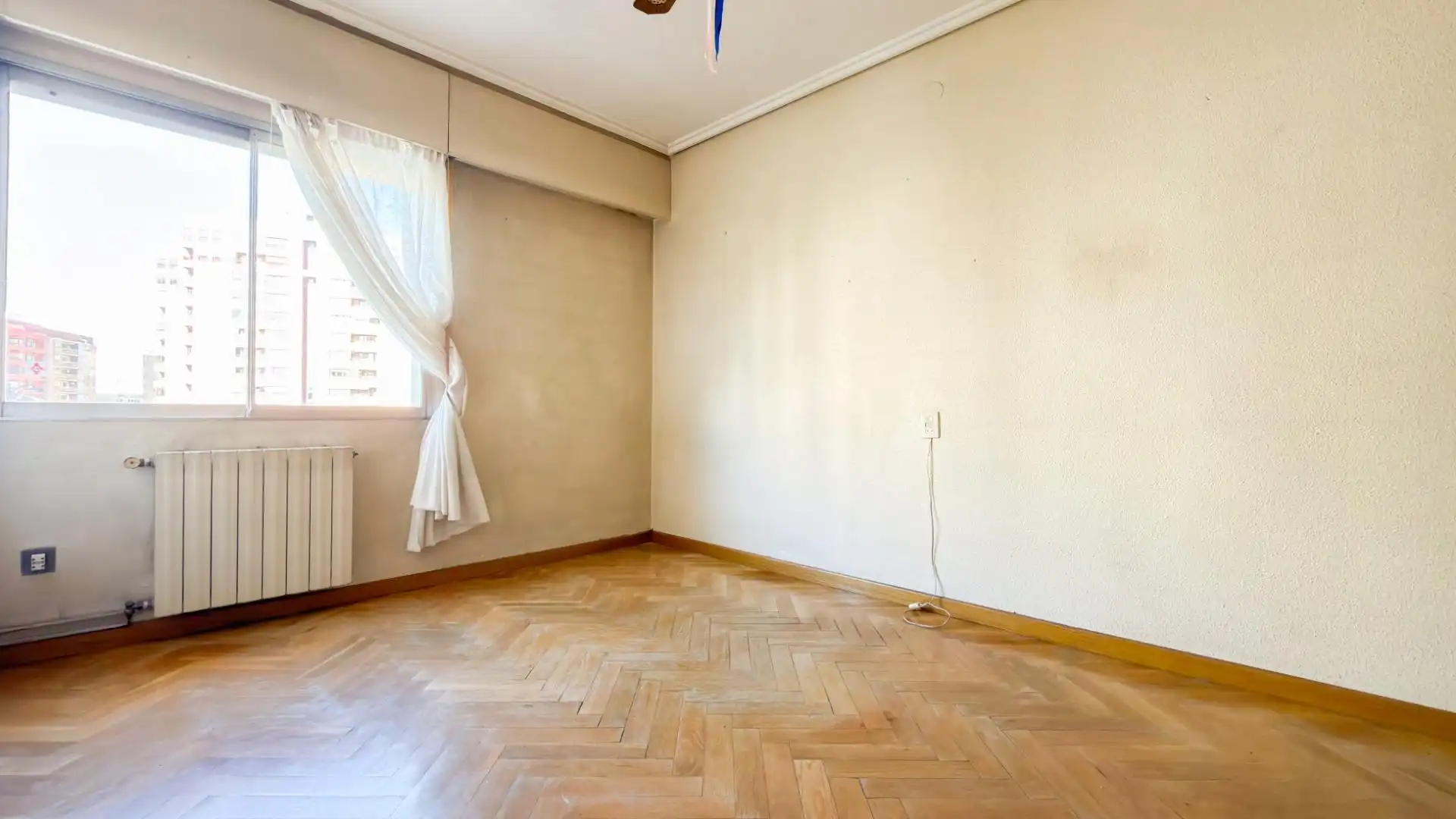 Schlafzimmer von Wohnung zum Verkauf in Valencia mit Klimaanlage, Heizung und Parkett