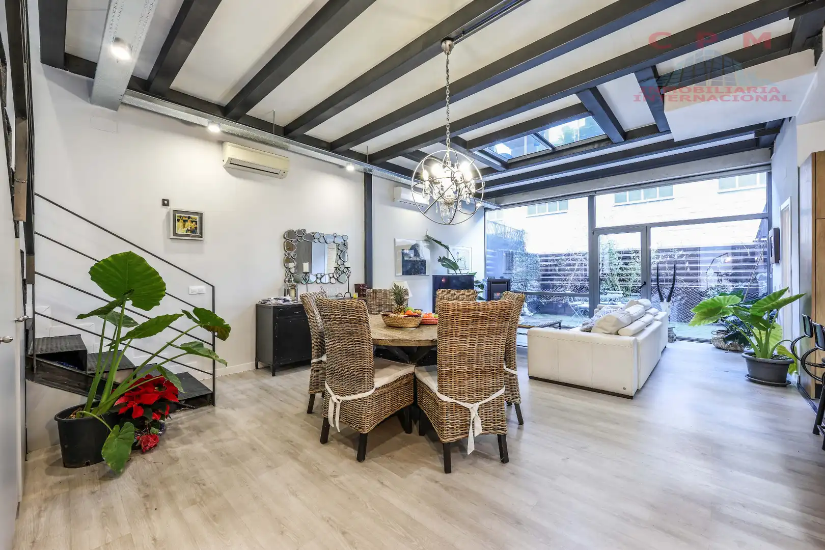 Comedor de Dúplex de alquiler en Alcobendas con Aire acondicionado, Calefacción y Jardín privado