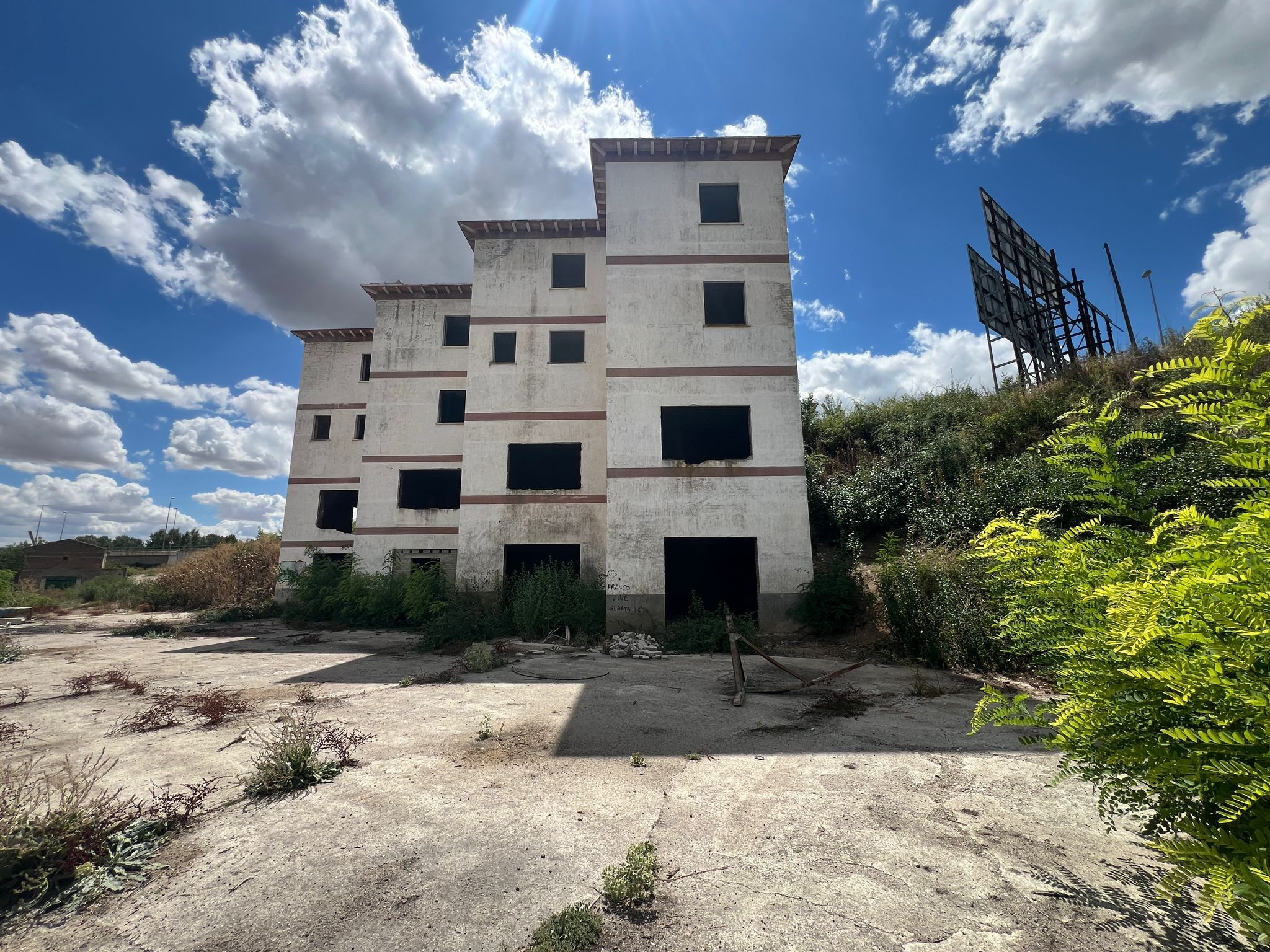 Vista exterior de Edifici en venda en Arévalo amb Piscina comunitària