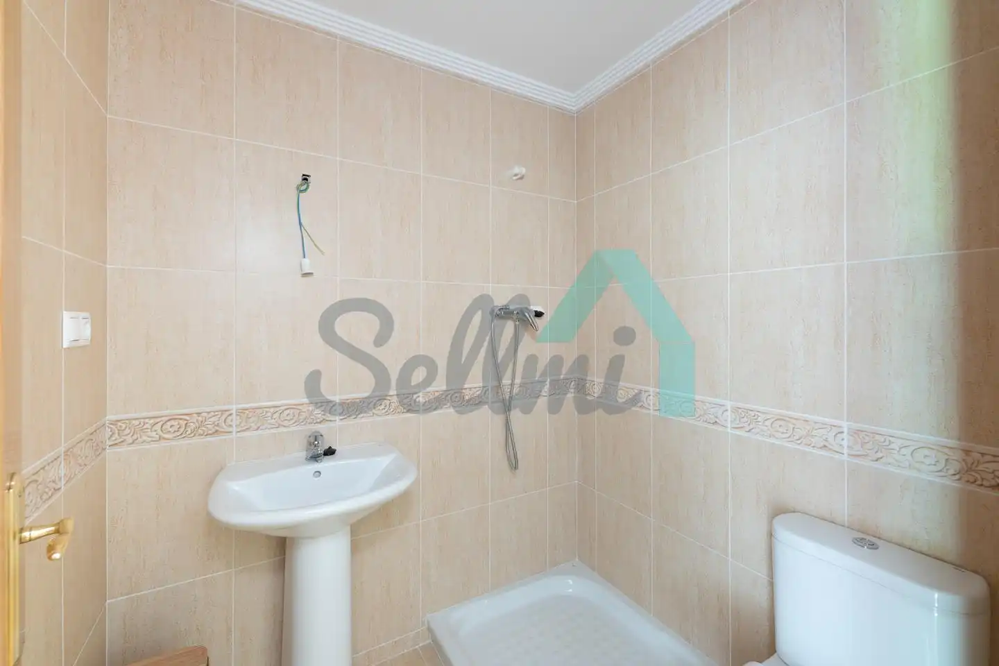 Bathroom of Flat for sale in Aller  with Heating, Terrace and Storage room