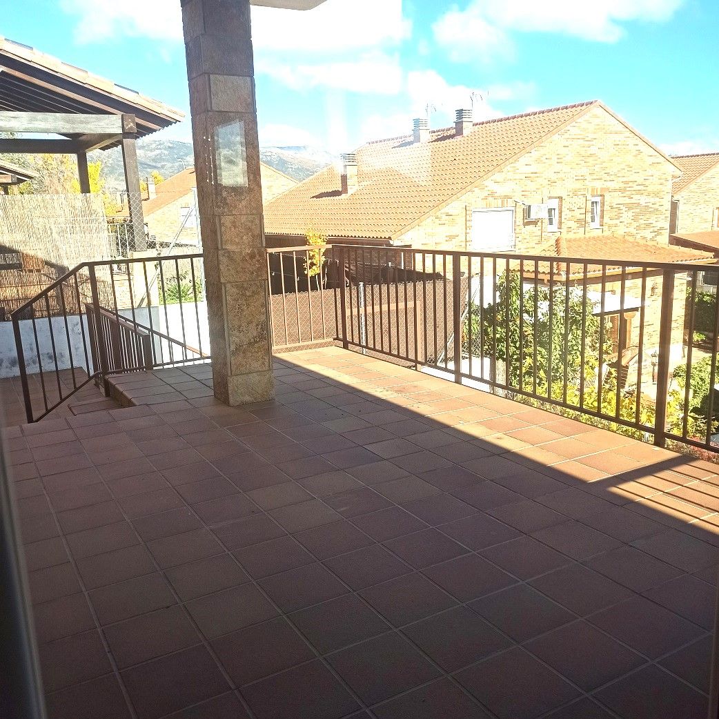 Terrassa de Casa adosada en venda en Guadalix de la Sierra amb Calefacció, Jardí privat i Terrassa