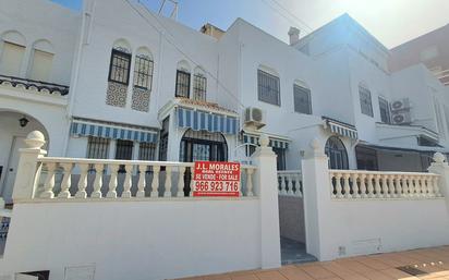 Vista exterior de Casa o xalet en venda en Torrevieja amb Aire condicionat, Terrassa i Moblat