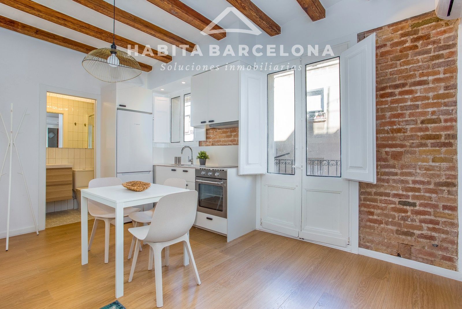 Exterior view of Flat for sale in  Barcelona Capital  with Air Conditioner, Heating and Parquet flooring