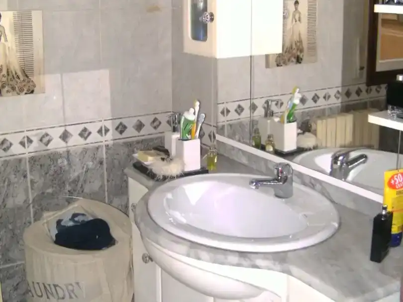 Bany de Apartament per a compartir en Ourense Capital  amb Parquet i Moblat