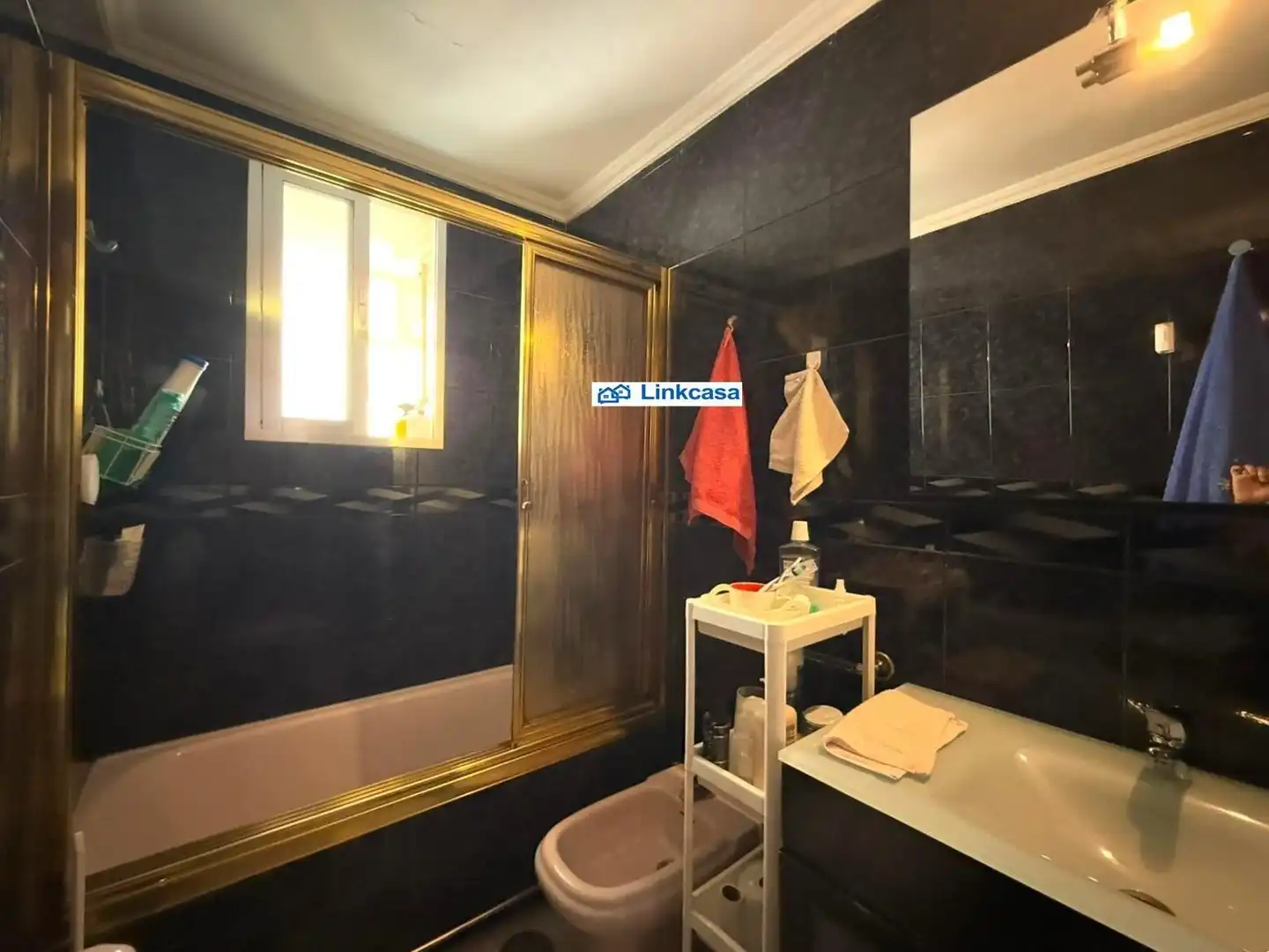 Baño de Piso en venta en Madrid con Calefacción, Terraza y Alarma