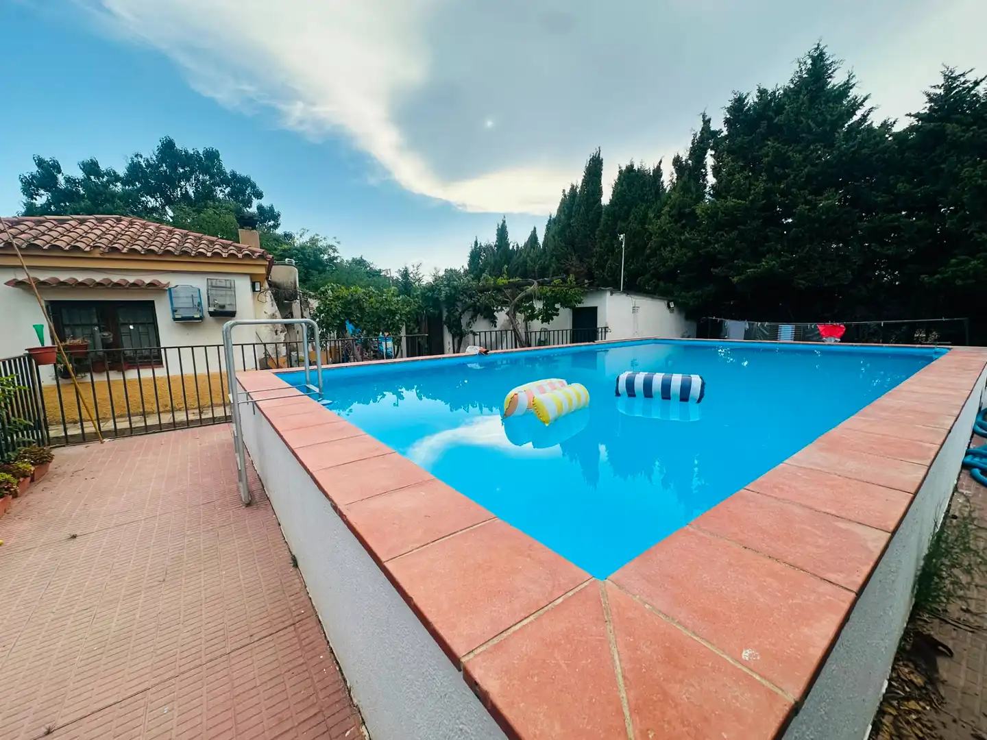 Piscina de Finca rústica en venta en Salou con Aire acondicionado, Calefacción y Jardín privado