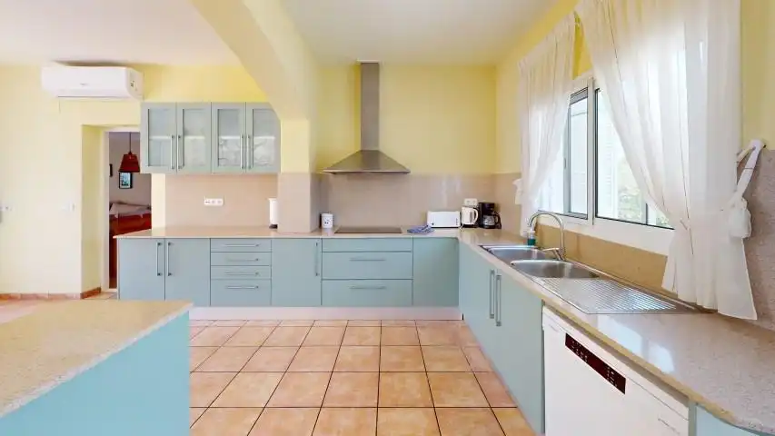 Cuina de Casa o xalet en venda en L'Ametlla de Mar  amb Aire condicionat, Jardí privat i Terrassa