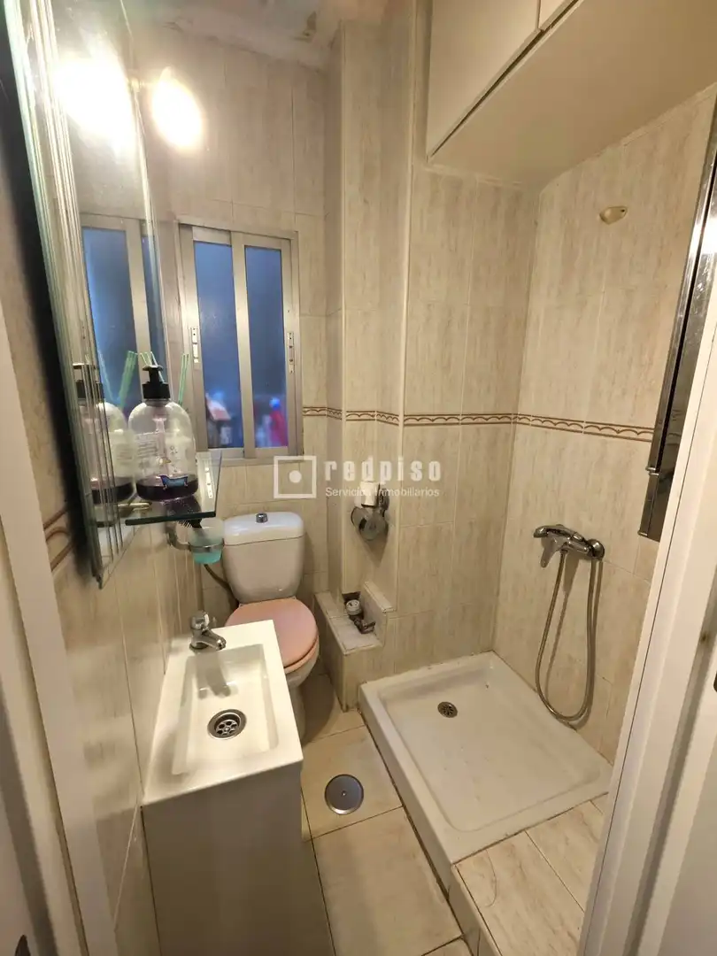 Baño de Apartamento en venta en Madrid con Calefacción