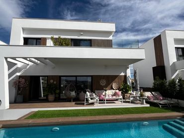 Detached house with pool for sale in Balcón de Finestrat - Terra Marina