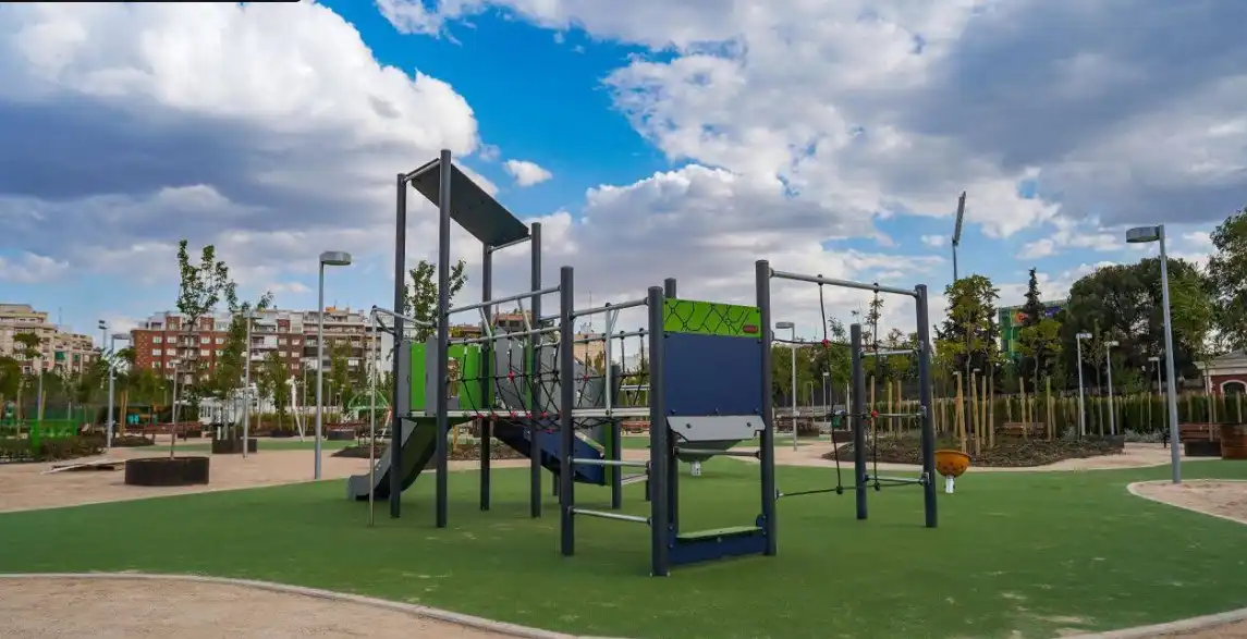 Vista exterior de Estudi en venda en Madrid amb Aire condicionat, Calefacció i Parquet