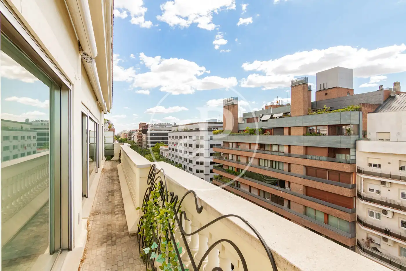 Vista exterior de Ático en venta en Madrid con Aire acondicionado, Calefacción y Jardín privado
