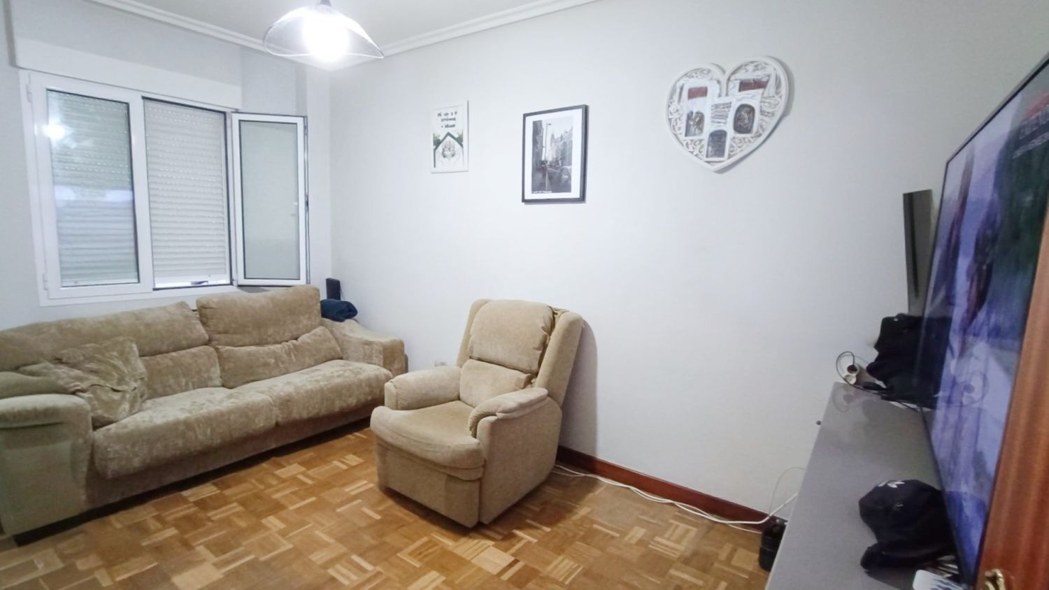 Sala d'estar de Pis en venda en Vitoria - Gasteiz amb Calefacció, Parquet i Terrassa