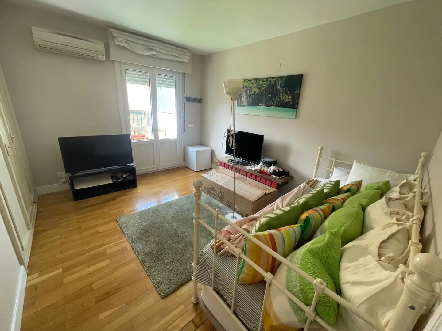Living room of Duplexes for rent in Zaragoza  with Air Conditioner, Heating and Parquet flooring
