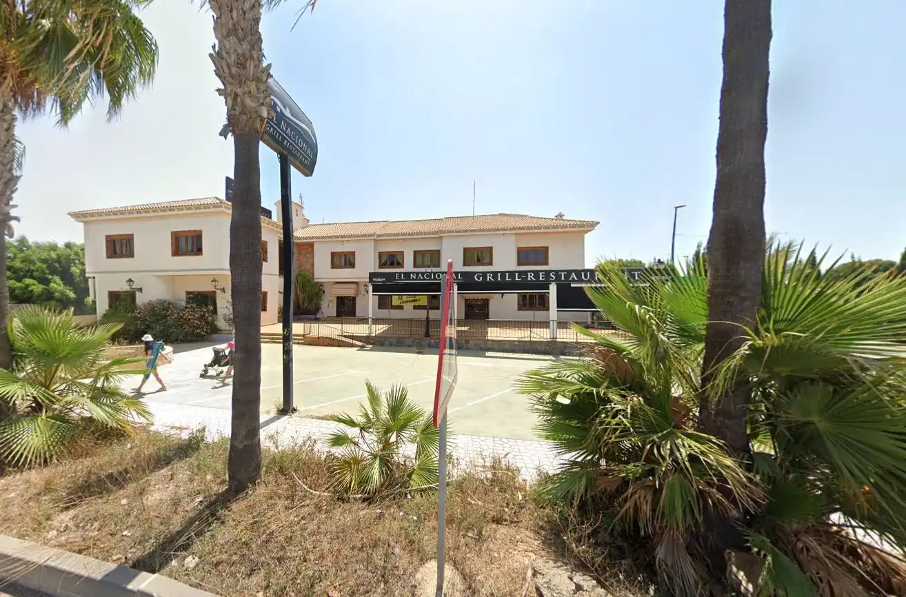 Außenansicht von Gebäude zum Verkauf in Orihuela