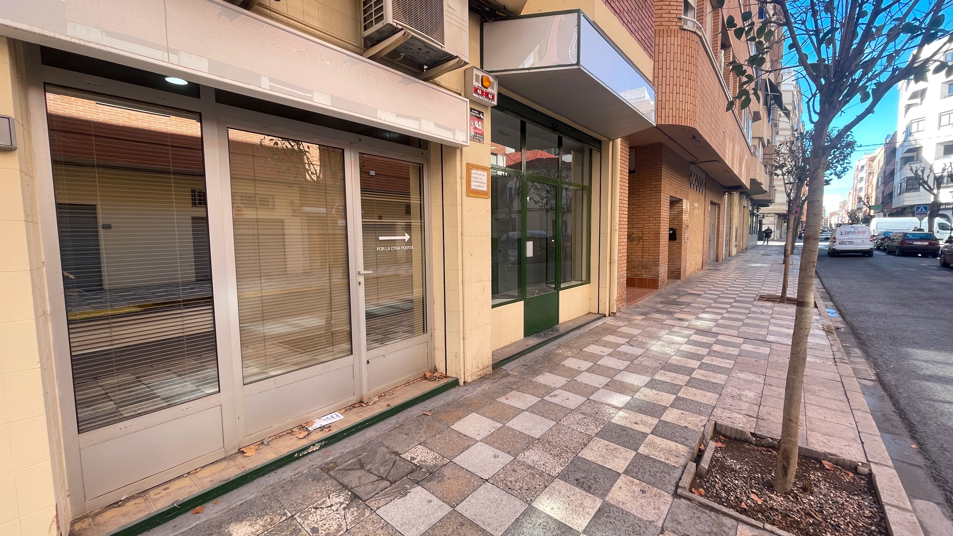 Vista exterior de Local de lloguer en  Albacete Capital amb Aire condicionat i Alarma