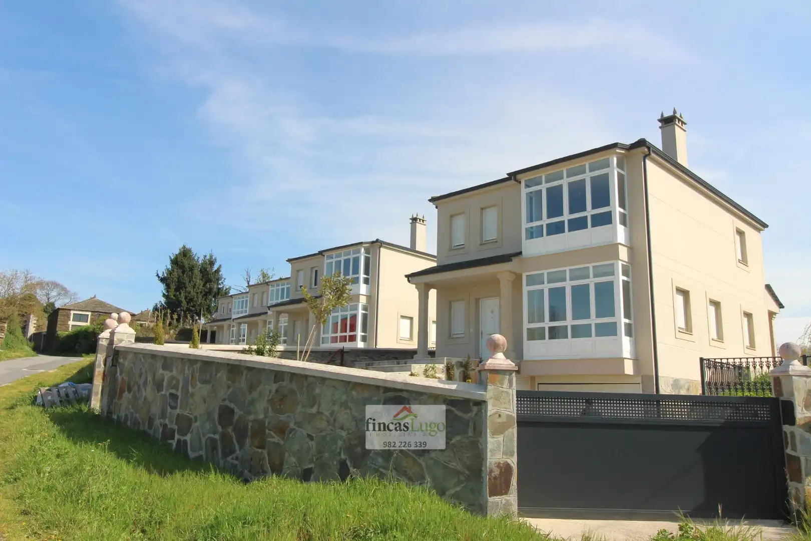 Vista exterior de Casa o chalet en venta en Lugo con Calefacción, Jardín privado y Terraza