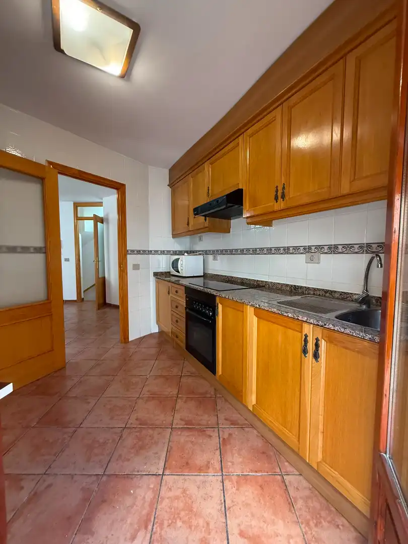 Cuina de Casa adosada en venda en Cortes de Arenoso amb Calefacció, Moblat i Forn