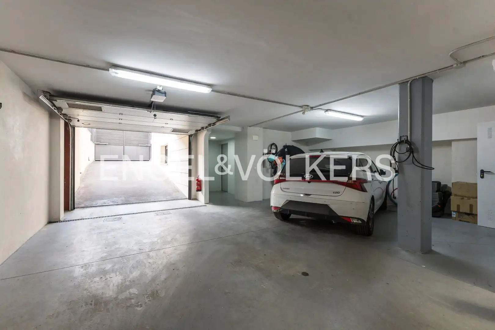 Parking of Detached homes for rent in Madrid  with Air Conditioner, Heating and Private garden