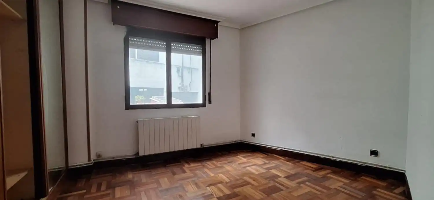 Bedroom of Flat for sale in Basauri 