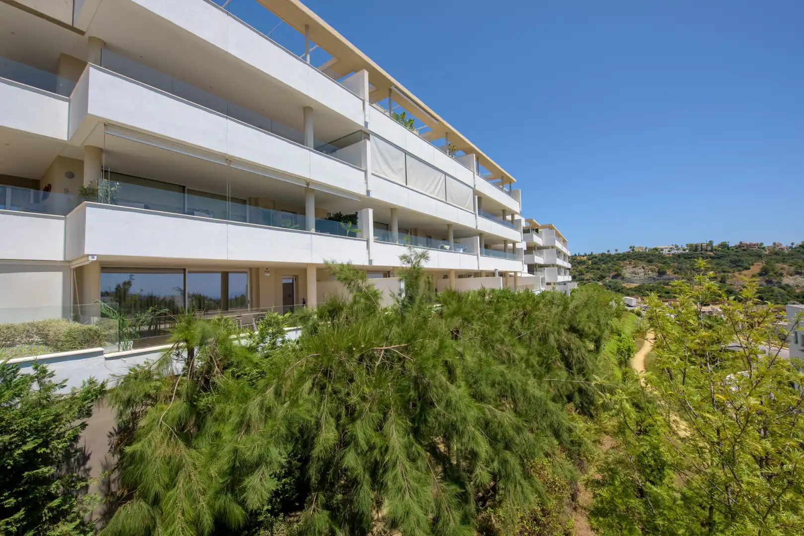 Vista exterior de Apartamento en venta en Benahavís con Aire acondicionado, Terraza y Piscina