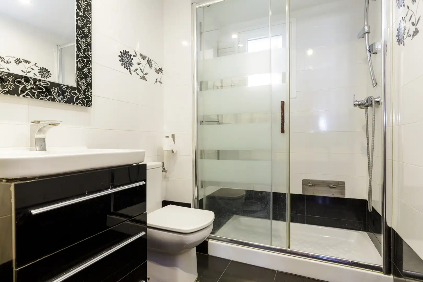 Bathroom of Flat for sale in Zaragoza  with Storage room