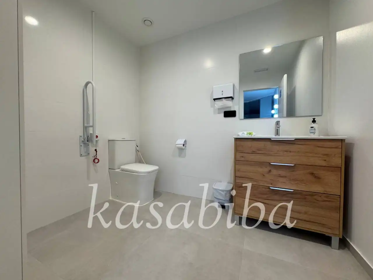Baño de Local de alquiler en Valencia con Aire acondicionado