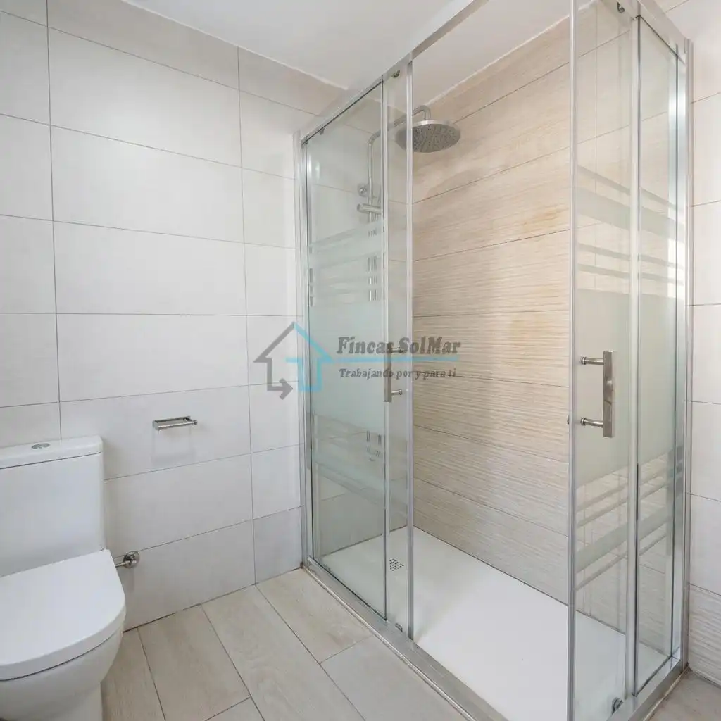 Bany de Apartament en venda en Castellón de la Plana / Castelló de la Plana amb Moblat i Balcó