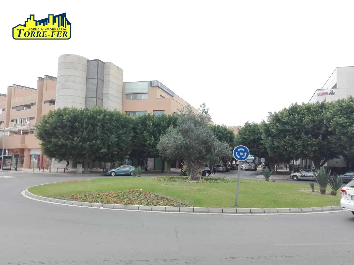 Vista exterior de Oficina de alquiler en  Almería Capital con Aire acondicionado