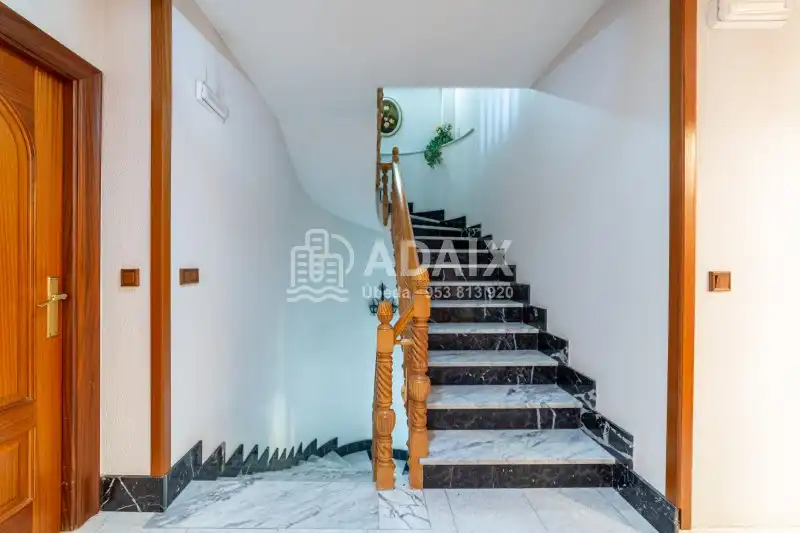 Haus oder Chalet zum Verkauf in Úbeda mit Terrasse, Abstellraum und Balkon