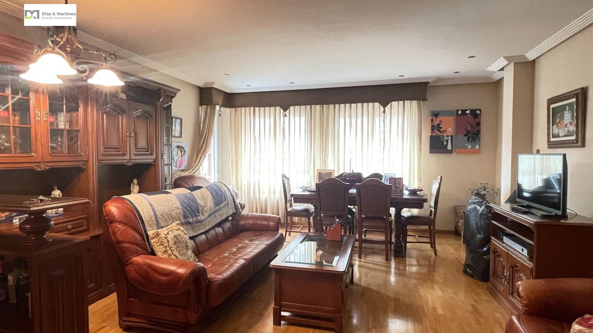 Sala de estar de Piso de alquiler en León Capital  con Parquet y Trastero