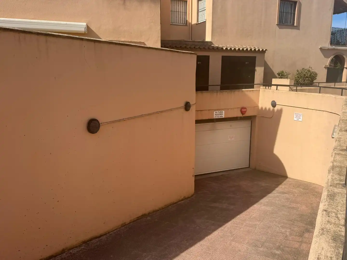 Aparcament de Pis en venda en Chiclana de la Frontera amb Jardí privat i Piscina comunitària