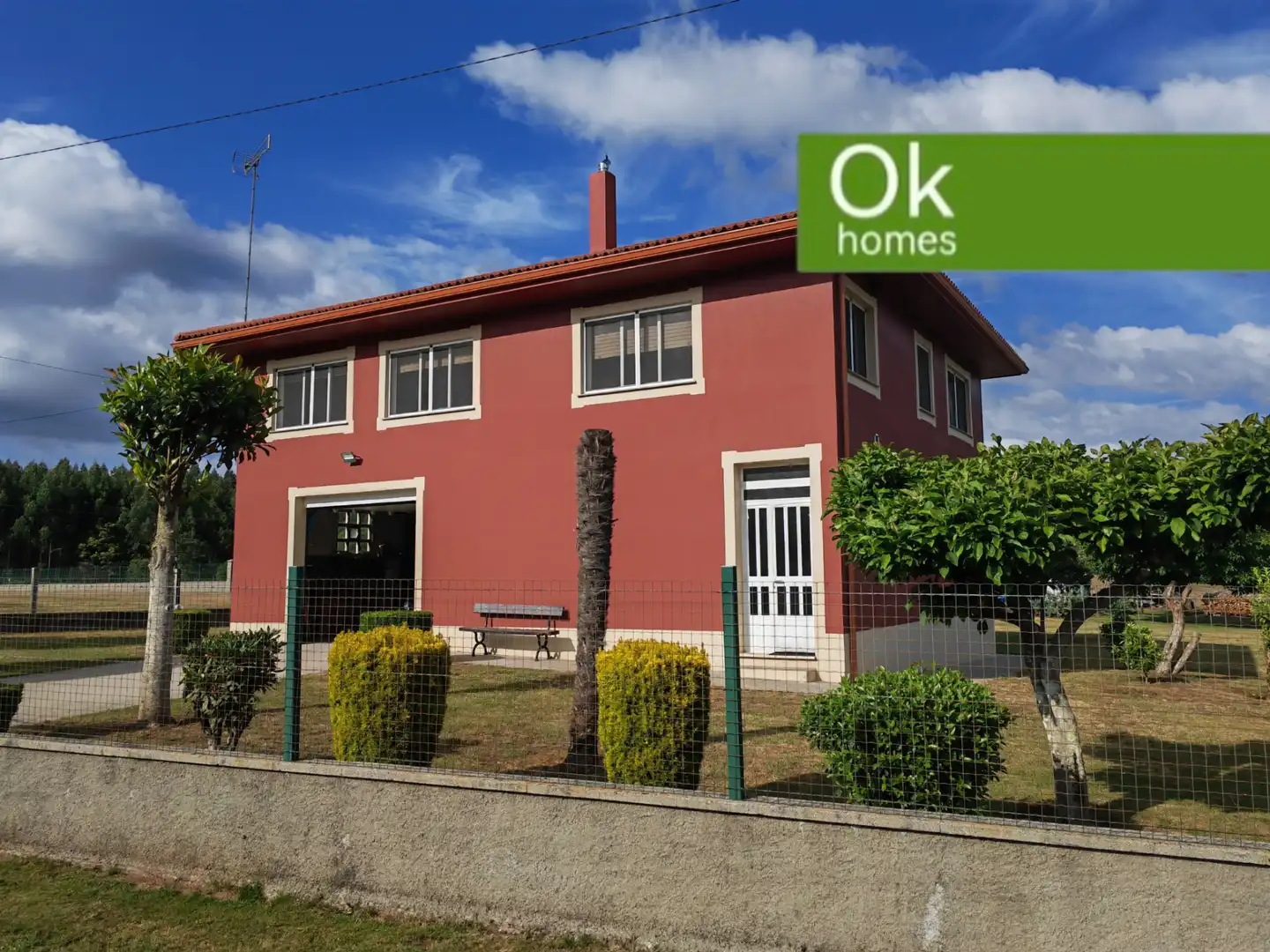 Vista exterior de Casa o xalet en venda en Boimorto amb Calefacció, Jardí privat i Parquet