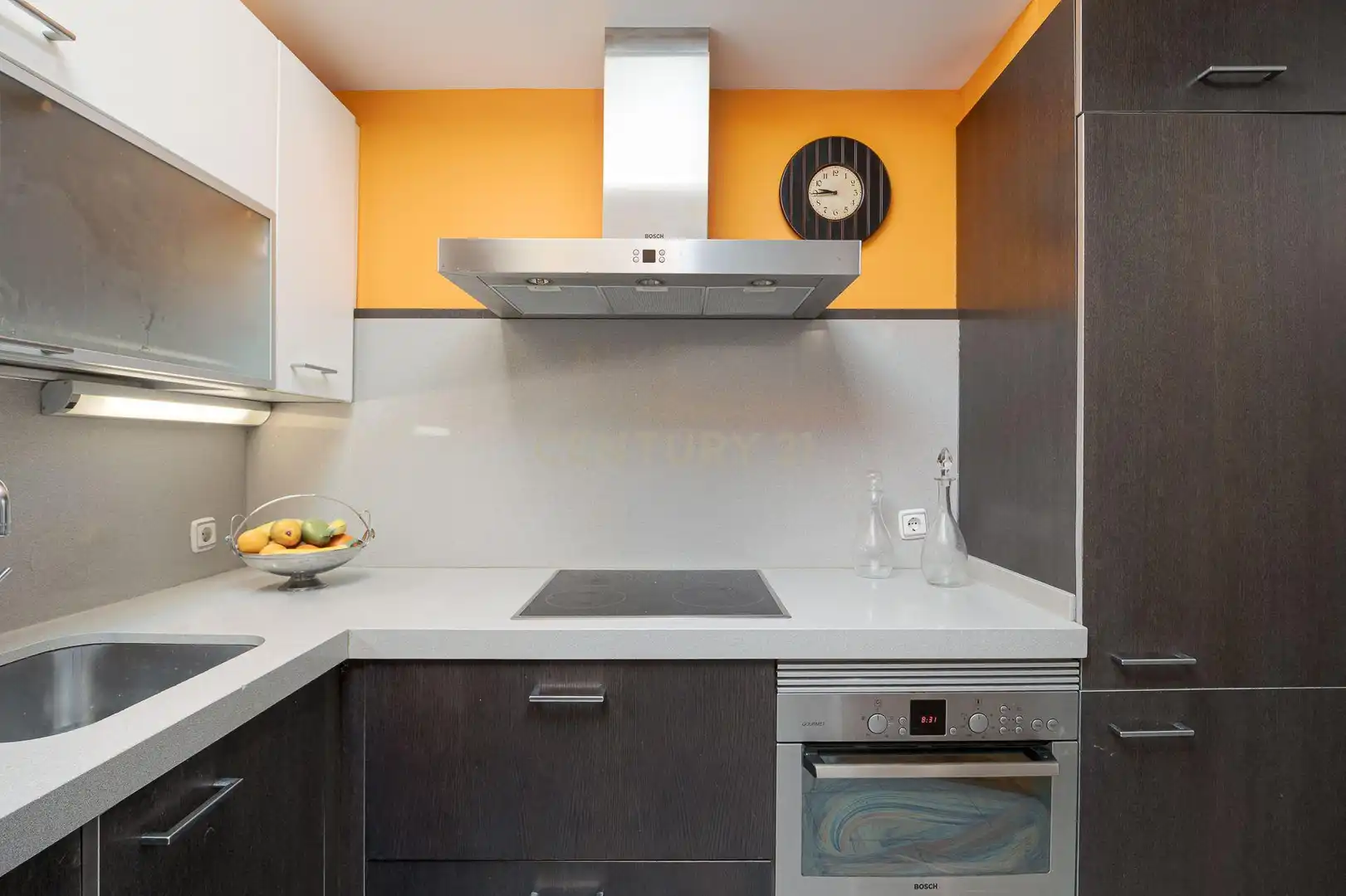 Cuina de Apartament en venda en Donostia - San Sebastián  amb Forn, Rentadora i Microones