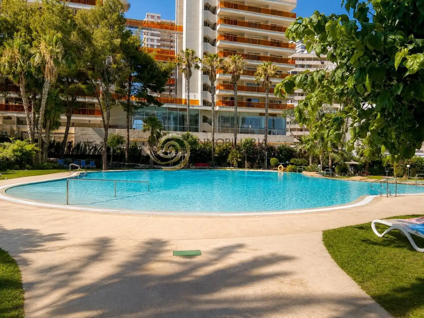 Piscina de Dúplex en venda en Benidorm amb Aire condicionat, Calefacció i Jardí privat
