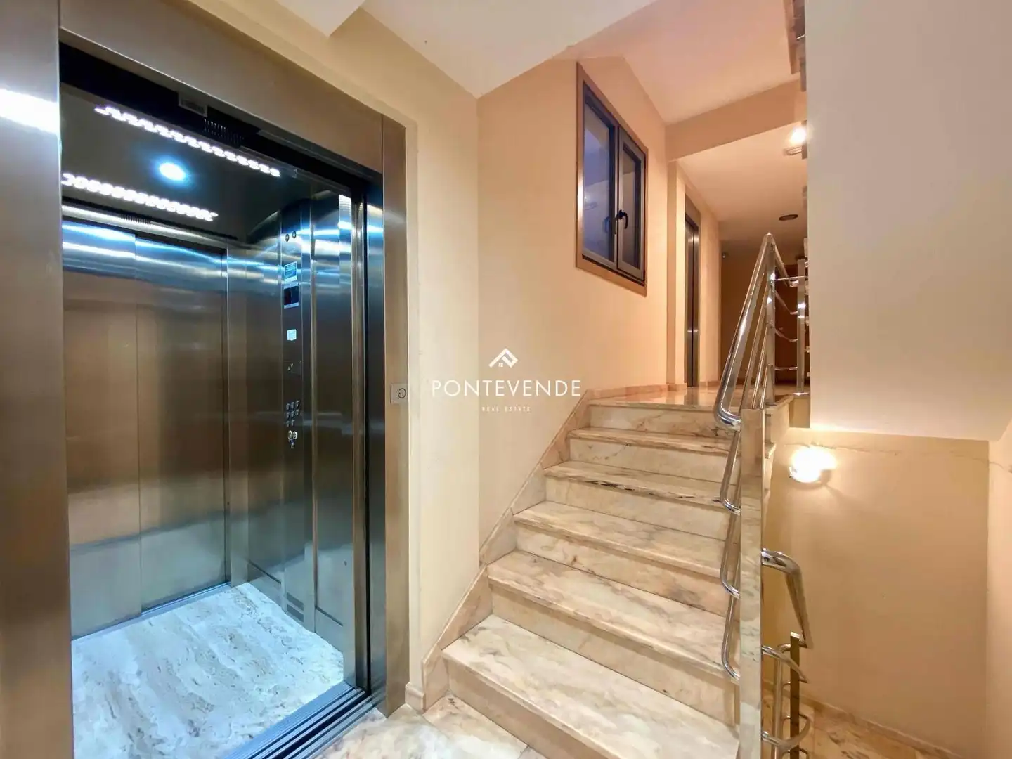 Piso en venta en Poio con Calefacción, Parquet y Trastero