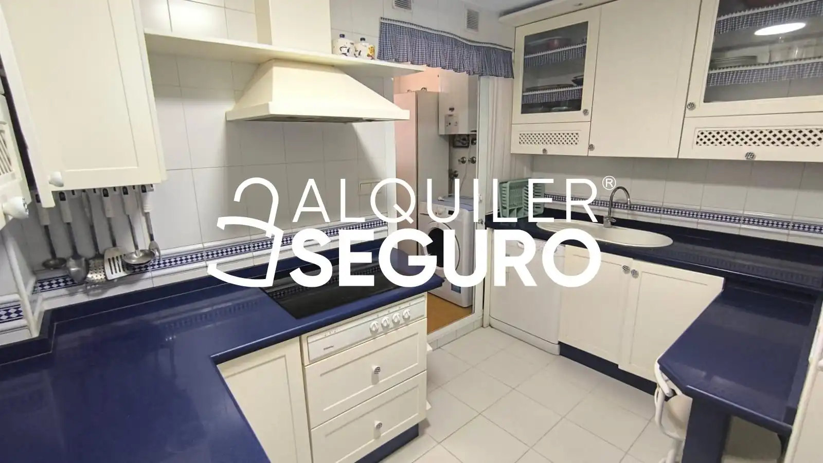 Cuina de Pis de lloguer en Sevilla amb Aire condicionat, Terrassa i Piscina