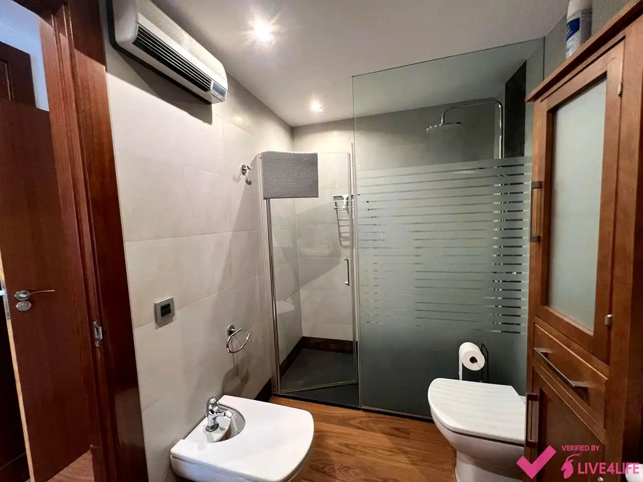 Bathroom of Flat for rent in Valencia  with Air Conditioner, Parquet flooring and Furnished