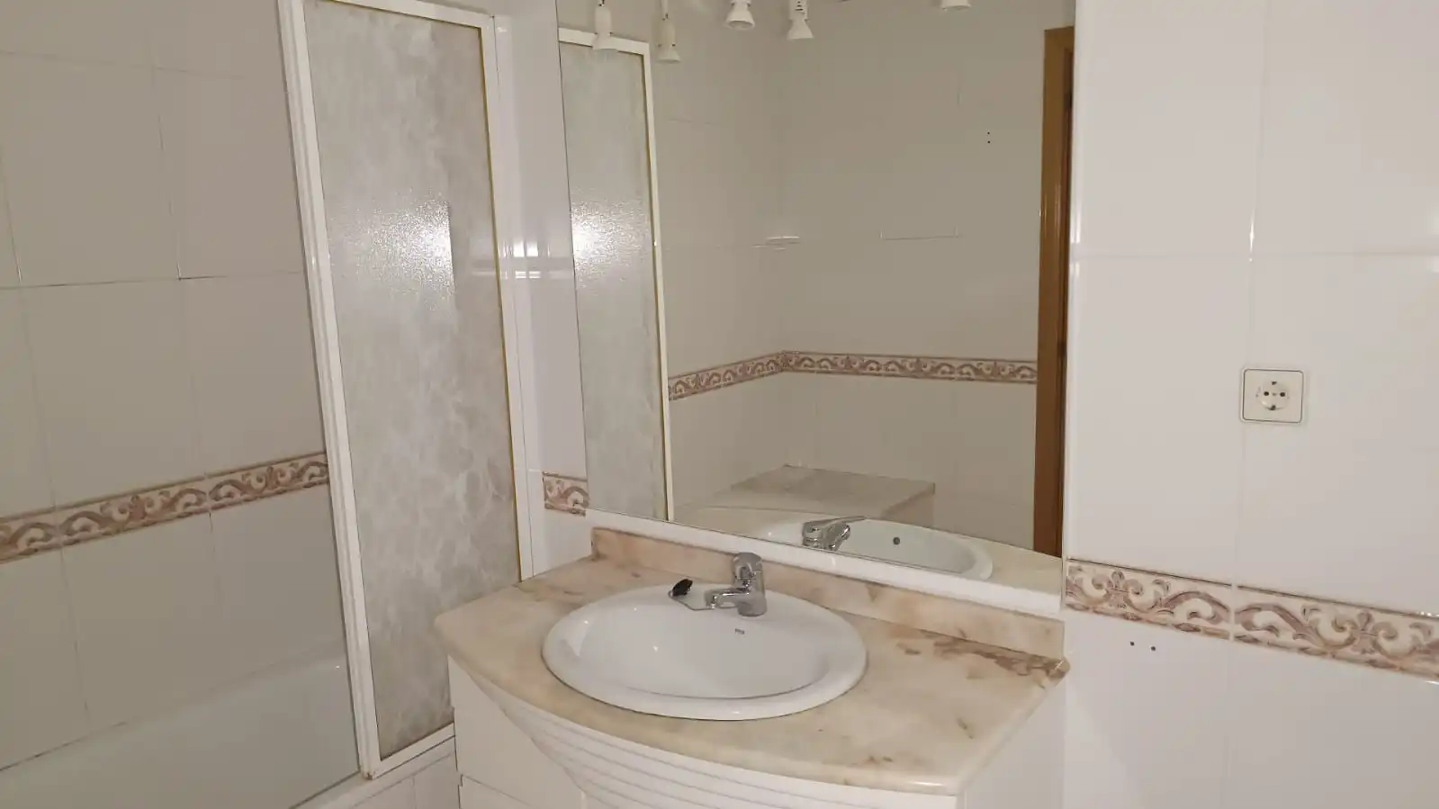 Bany de Casa adosada en venda en Vilanova i la Geltrú amb Calefacció i Jardí privat