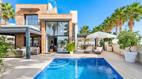 VILLA MODERNA DE 5 HABITACIONES EN LOMAS DE CABO ROIG, ORIHUELA COSTA