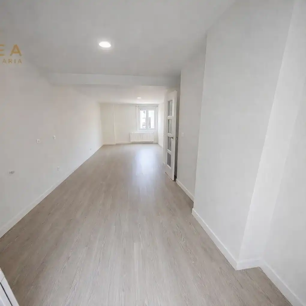 Piso en venta en Vitoria - Gasteiz con Calefacción, Parquet y Terraza